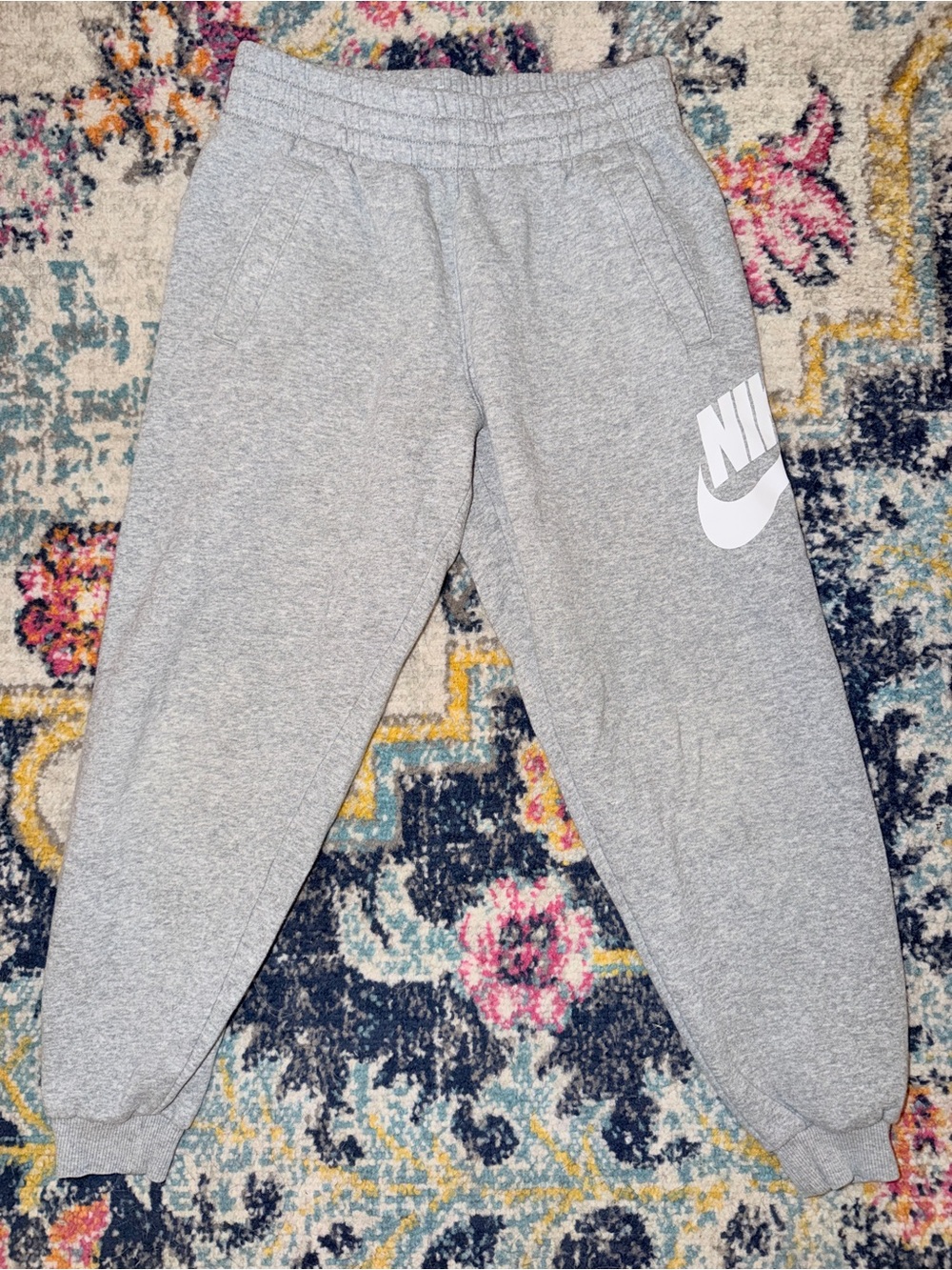 Nike Boys Gray Jogger Sweatpants Size Medium Logo Fleece Pockets